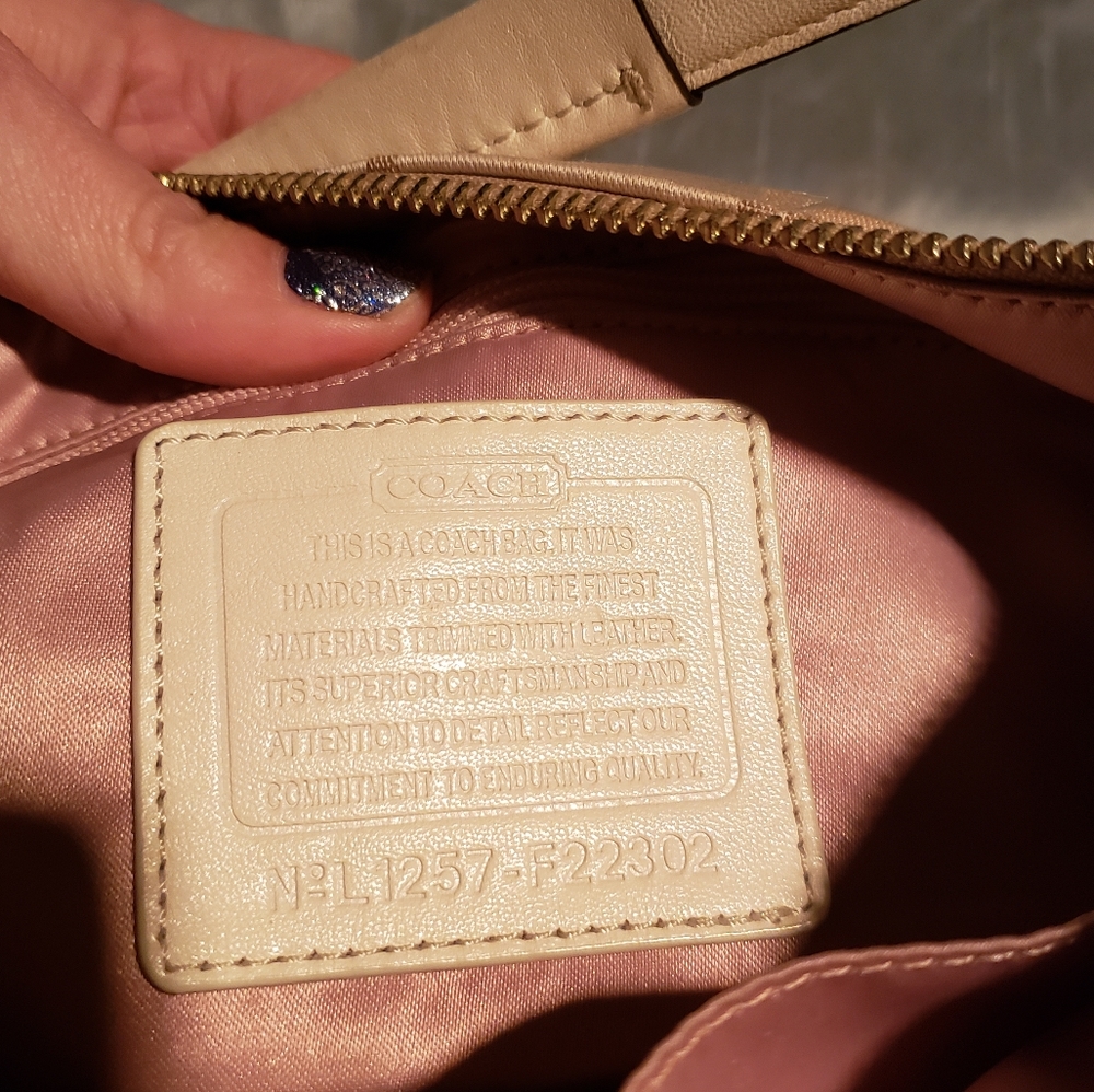 Coach Bag - Picture 3 of 11